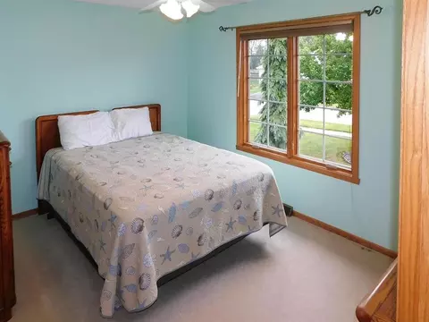 Bedroom - 5987 Sweet Grass Dr, Roscoe, IL 61073 photo 4 of 8