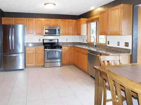 Kitchen - 5987 Sweet Grass Dr, Roscoe, IL 61073 photo 7 of 7