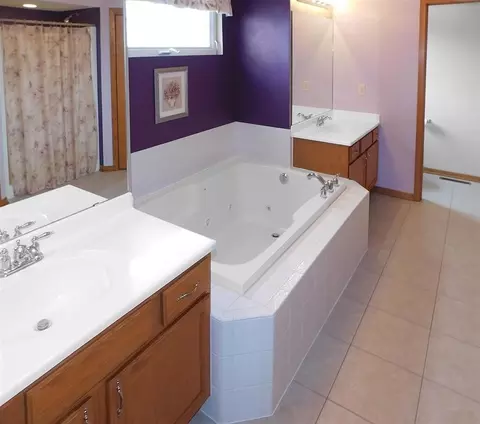 Bath - 5987 Sweet Grass Dr, Roscoe, IL 61073 photo 1 of 5