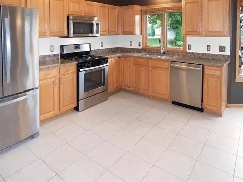 Kitchen - 5987 Sweet Grass Dr, Roscoe, IL 61073 photo 4 of 7