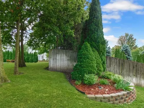 Exterior - 5987 Sweet Grass Dr, Roscoe, IL 61073 photo 16 of 19