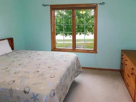Bedroom - 5987 Sweet Grass Dr, Roscoe, IL 61073 photo 6 of 8