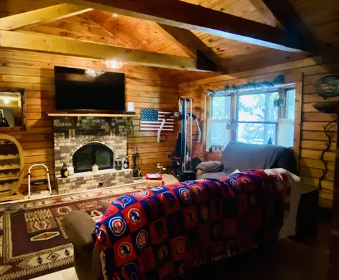 Living - 522 Saint Francis Dr, Dixon, IL 61021 photo 3 of 3