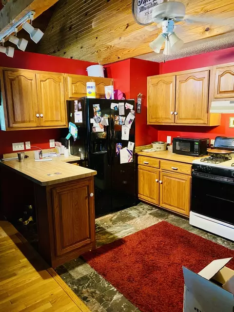 Kitchen - 522 Saint Francis Dr, Dixon, IL 61021 photo 2 of 2
