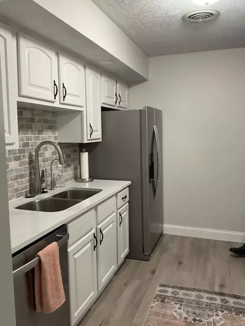 1111 E Jefferson St #10, Bloomington, IL 61701 photo 2