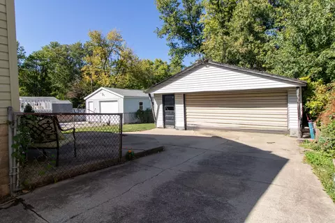Exterior - 812 E Taylor St, Bloomington, IL 61701 photo 4 of 5