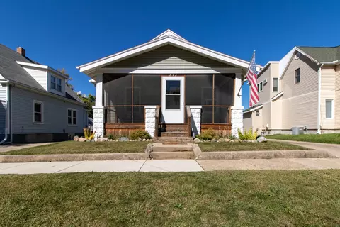 Exterior - 812 E Taylor St, Bloomington, IL 61701 photo 5 of 5