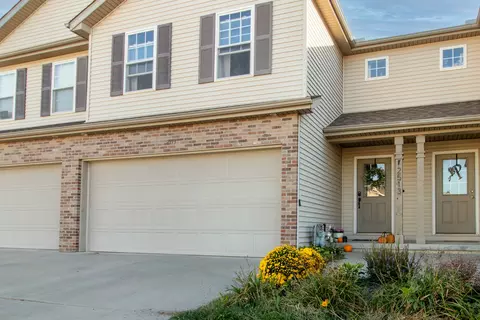 2513 Fox Trot Trl, Bloomington, IL 61705