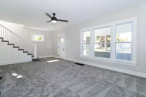 Living - 201 S Main St, Arrowsmith, IL 61722 photo 4 of 7