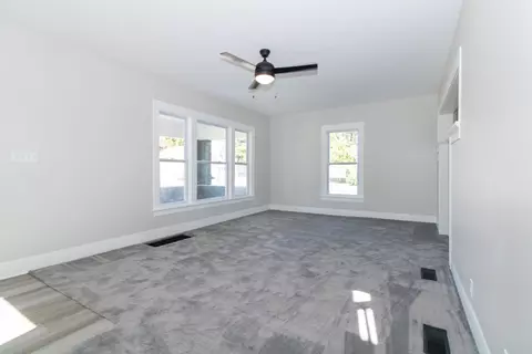 Living - 201 S Main St, Arrowsmith, IL 61722 photo 3 of 7
