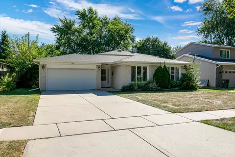1703 W Magnolia Ln, Mount Prospect, IL 60056