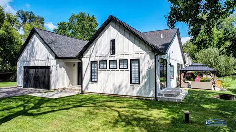 Exterior - 250 Riverview Dr, Algonquin, IL 60102 photo 3 of 8