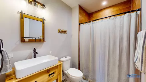Bath - 250 Riverview Dr, Algonquin, IL 60102 photo 4 of 4