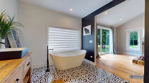 Bath - 250 Riverview Dr, Algonquin, IL 60102 photo 2 of 4
