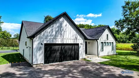Exterior - 250 Riverview Dr, Algonquin, IL 60102 photo 2 of 8
