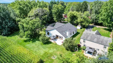 View/Area - 250 Riverview Dr, Algonquin, IL 60102 photo 1 of 7