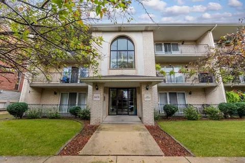 6651 W 64th Pl #302, Chicago, IL 60638