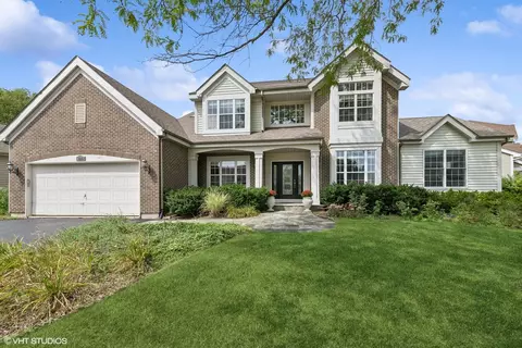 811 Foxmoor Ln, Lake Zurich, IL 60047