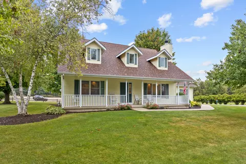 30895 Royal Oak Rd, Genoa, IL 60135