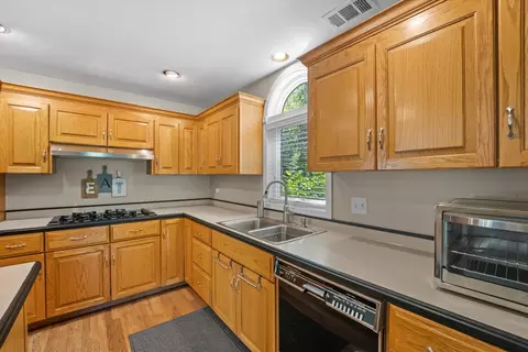 10 S079 Leonard Dr, Willowbrook, IL 60527 photo 4