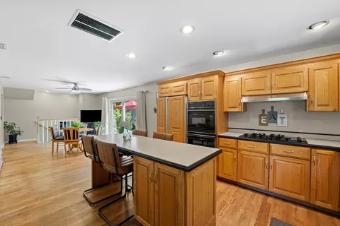 10 S079 Leonard Dr, Willowbrook, IL 60527 photo 3