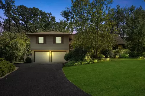 10 S079 Leonard Dr, Willowbrook, IL 60527 photo 2