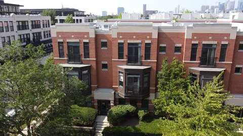 948 W 15th Pl #3B, Chicago, IL 60608