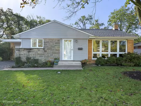 394 E Huntington Ln, Elmhurst, IL 60126