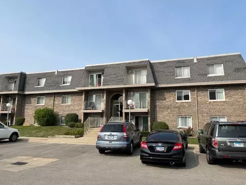 876 Crimson Ct #102, Prospect Heights, IL 60070