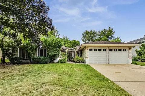 256 Evergreen Ln, Bloomingdale, IL 60108