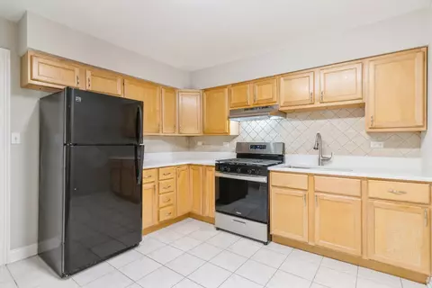 Kitchen - 8912 Steven Dr #2F, Des Plaines, IL 60016 photo 1 of 1