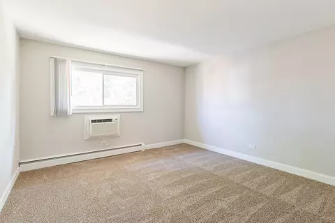 Bedroom - 8912 Steven Dr #2F, Des Plaines, IL 60016 photo 1 of 2