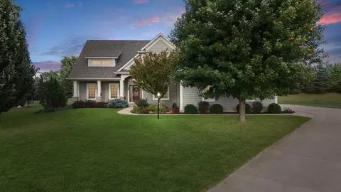1818 E West Lake Dr, Mahomet, IL 61853