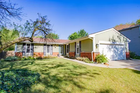 740 W Bryn Mawr Ave, Roselle, IL 60172