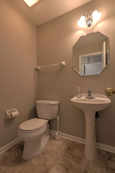 Bath - 1380 Beacon Ln, Bartlett, IL 60103 photo 1 of 5