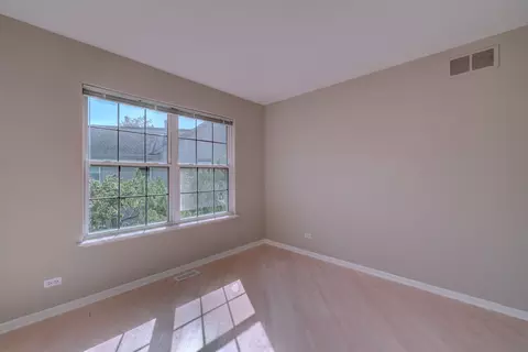 Bedroom - 1380 Beacon Ln, Bartlett, IL 60103 photo 1 of 6