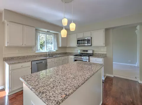 Kitchen - 1380 Beacon Ln, Bartlett, IL 60103 photo 2 of 3