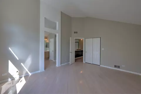Bedroom - 1380 Beacon Ln, Bartlett, IL 60103 photo 5 of 6