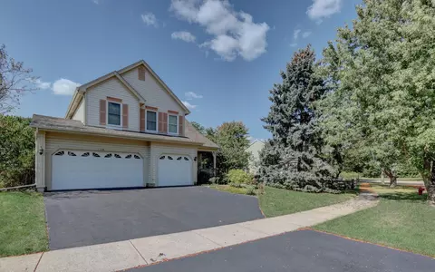 Exterior - 1380 Beacon Ln, Bartlett, IL 60103 photo 8 of 9