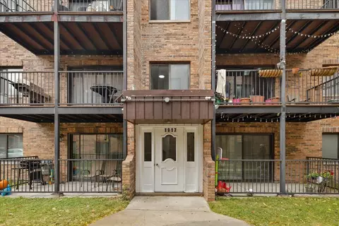 1917 W Granville Ave #301, Chicago, IL 60660