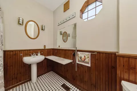 Bath - 3436 S Emerald Ave, Chicago, IL 60616 photo 1 of 1