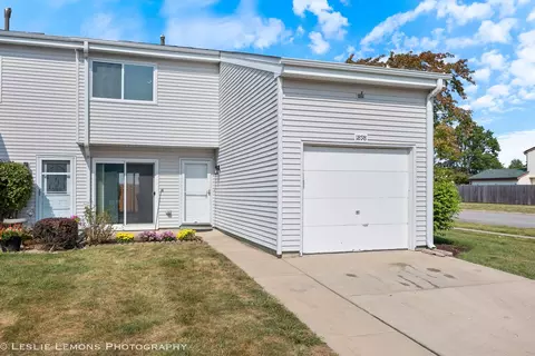 1898 N Hickory Ln, Glendale Heights, IL 60139