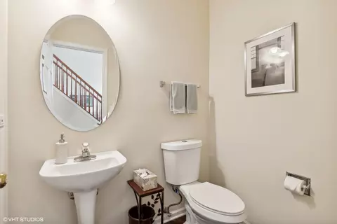 Bath - 745 Citadel Ct, Des Plaines, IL 60016 photo 1 of 3