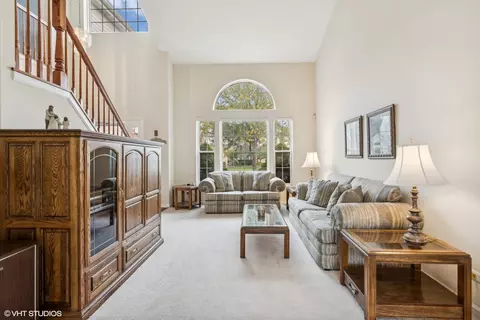 Living - 745 Citadel Ct, Des Plaines, IL 60016 photo 2 of 3
