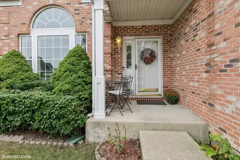 Exterior - 745 Citadel Ct, Des Plaines, IL 60016 photo 2 of 3