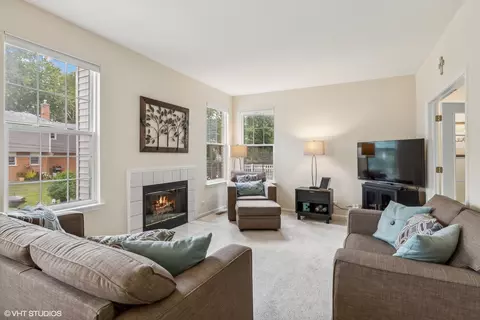 Living - 745 Citadel Ct, Des Plaines, IL 60016 photo 3 of 3