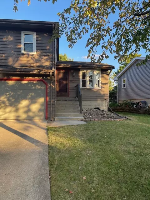 1409 Challis Dr, Bloomington, IL 61704