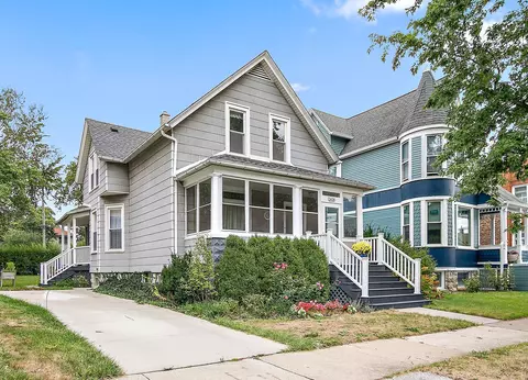 2426 Cochran St, Blue Island, IL 60406