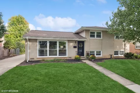501 N Stratford Rd, Arlington Heights, IL 60004