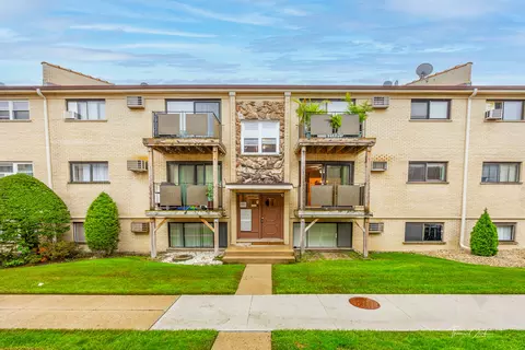 5101 N East River Rd #2K, Chicago, IL 60656